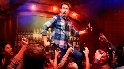 Ở Nhờ (Phần 3) - Crashing (Season 3)